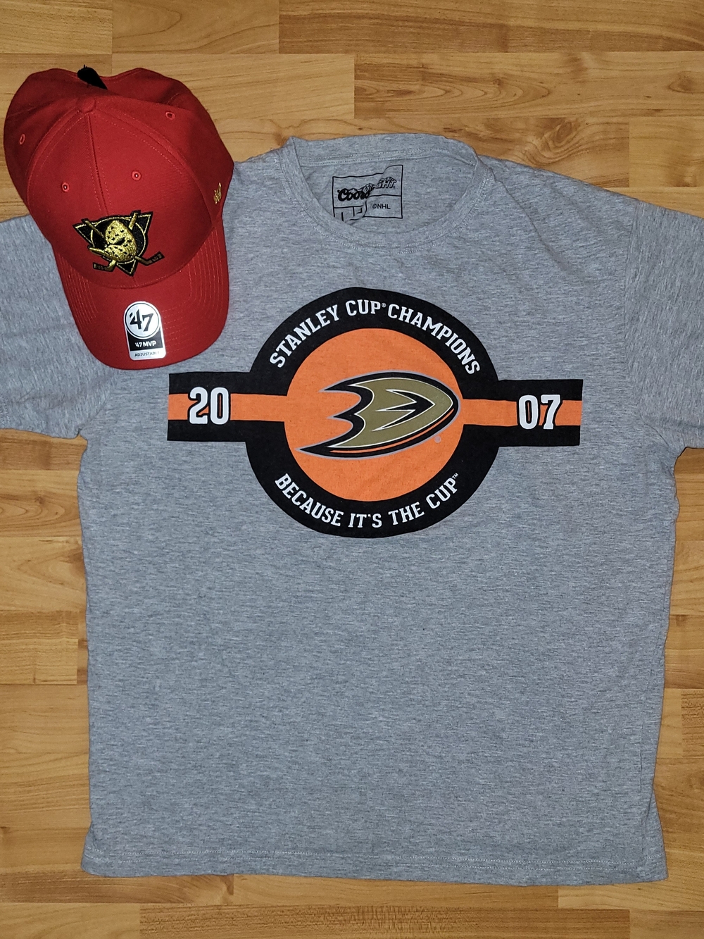 Anaheim Ducks Bundle 2007 Large Gray Cup Promo T-shirt / NWT 47 Red Baseball Cap
